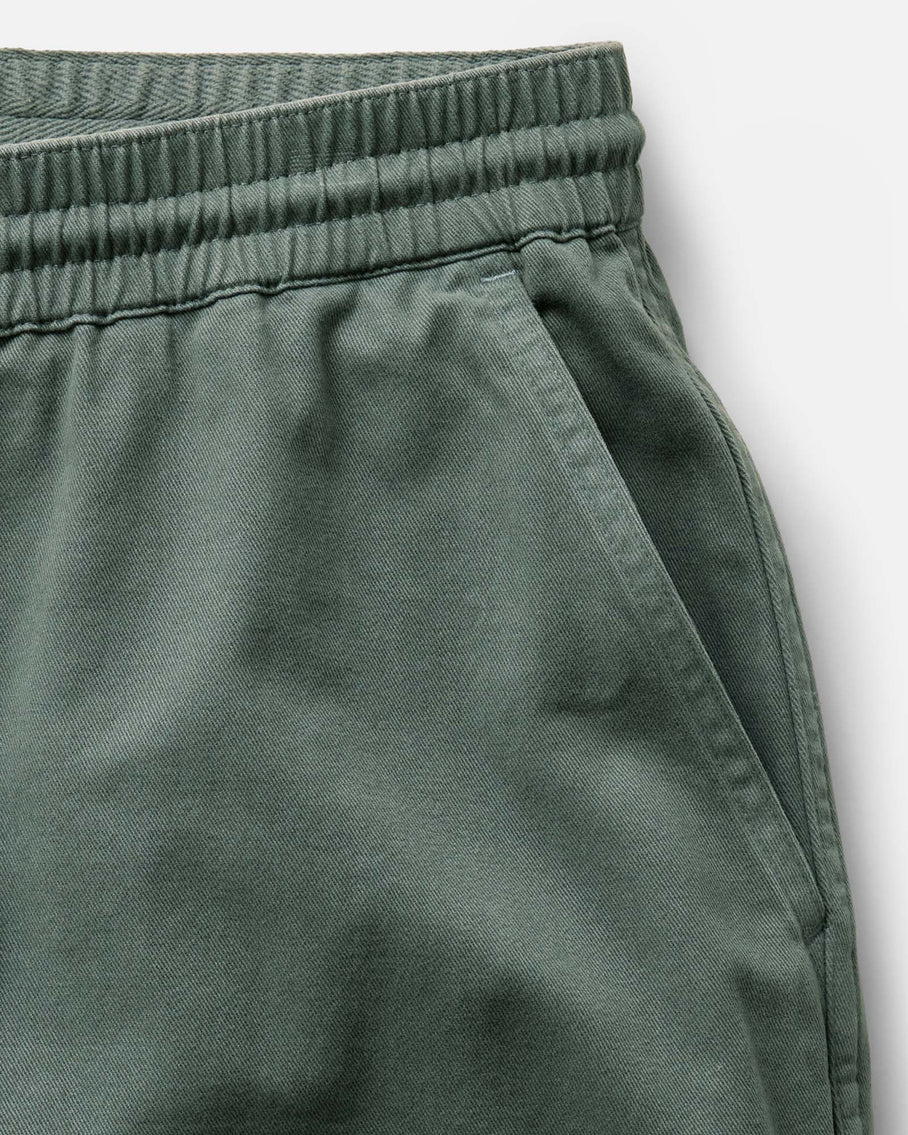 The Apres Short Organic Deep Sea Foundation Twill
